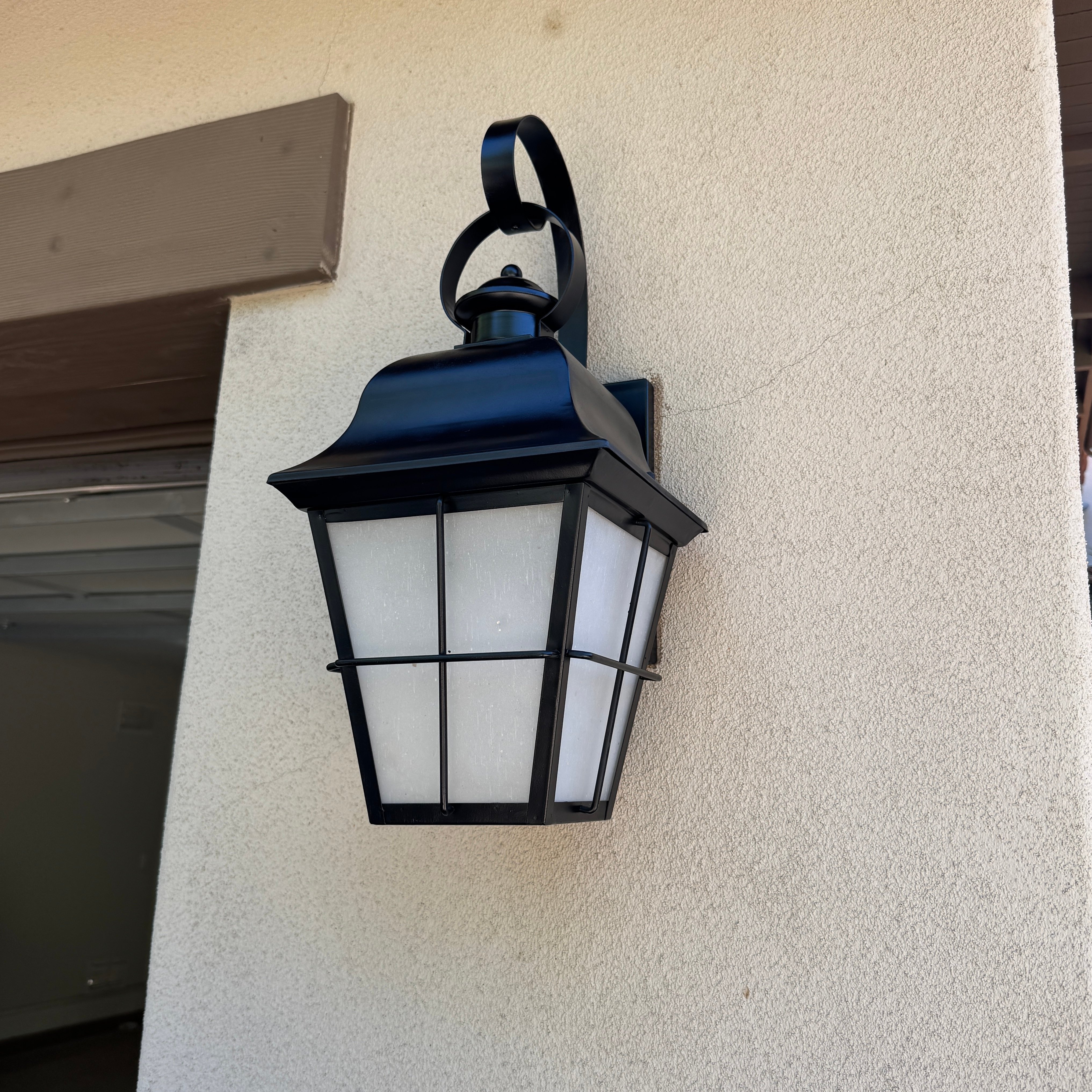 coach_light_repainted